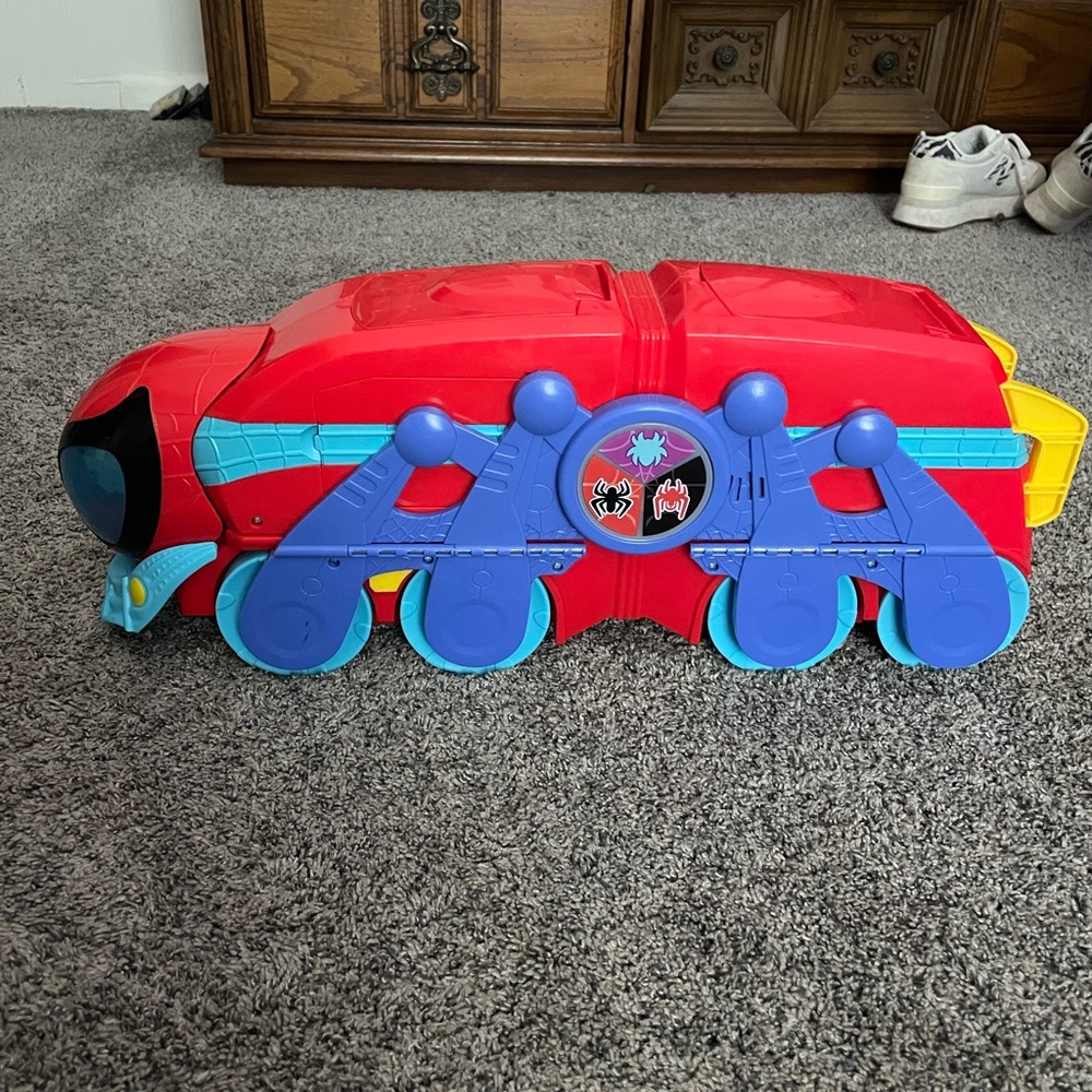 Spidey and his amazing friends headquarters truck!